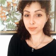 Laureata in scrittura creativa offre lezioni di letteratura italiana